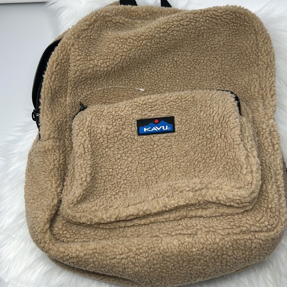KAVU Backpack FLEECE Driftwood 16” x 12” x 5.5” (18L or 1100 cu in) - Picture 3 of 9